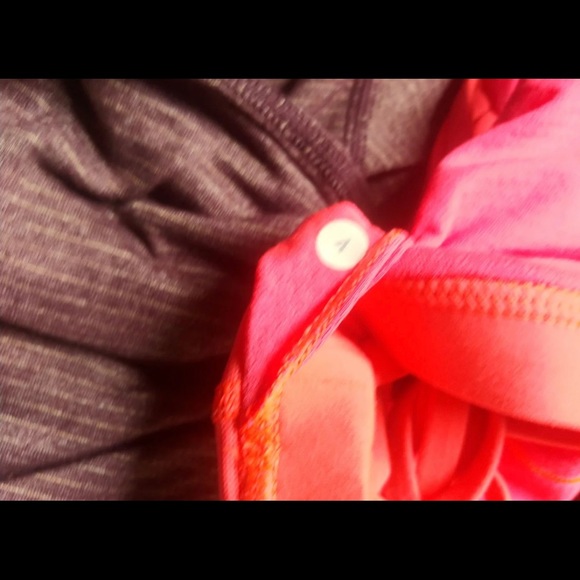 Lululemon Tank Top Free to be Wild Built In Bra Heathered open back Plum - Picture 6 of 6